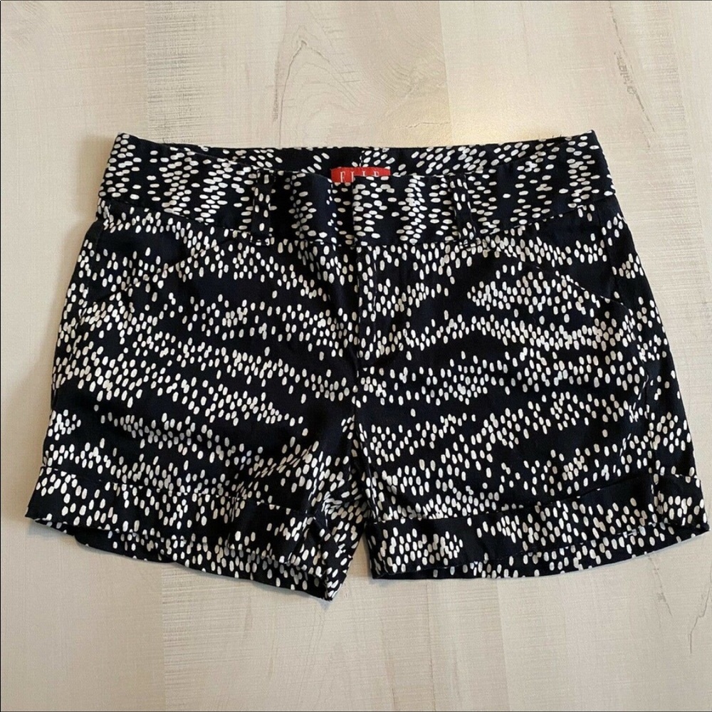 Elle shorts Chino style black/ white design